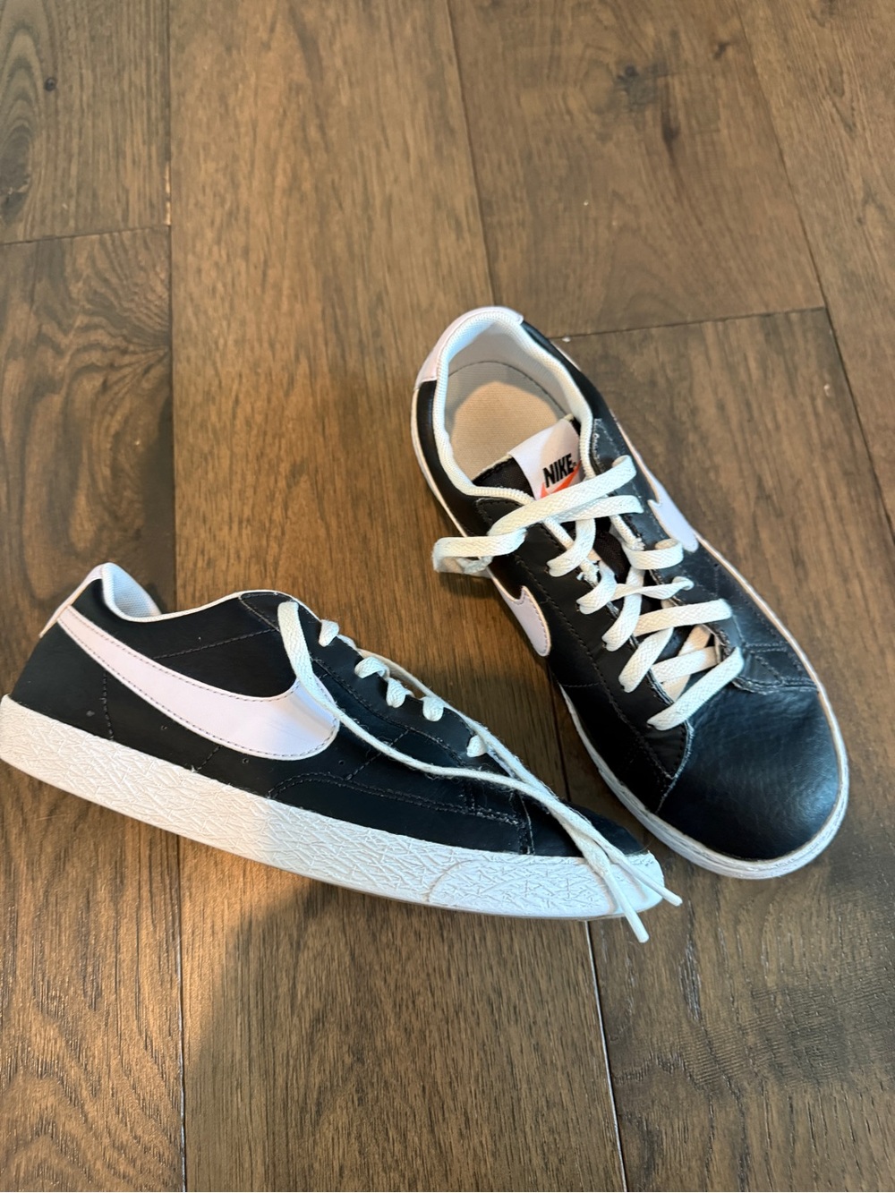 Nike Kids Navy and Lavender Low-Top Sneakers